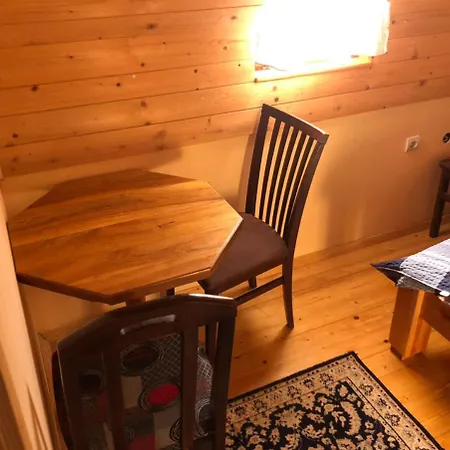 Kucica Sa Bazenom Ljubis